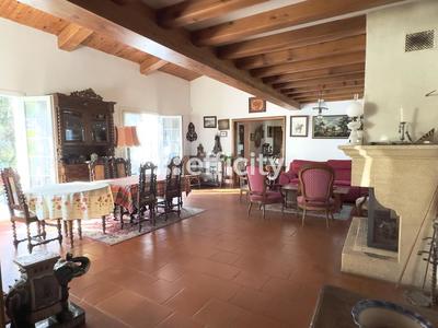 Maison - 223 m² - 7 pièces