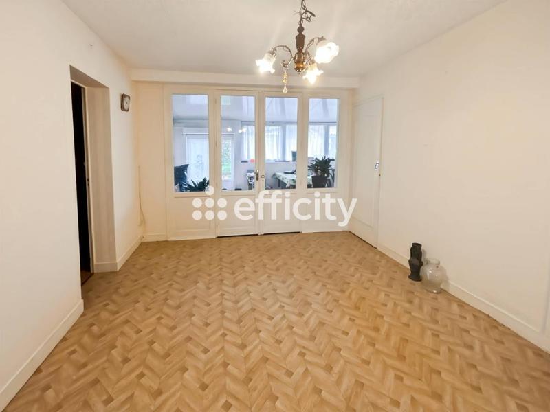 Maison - 90 m² - 5 pièces