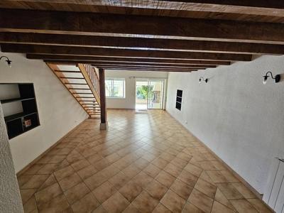 Maison - 220 m² - 8 pièces