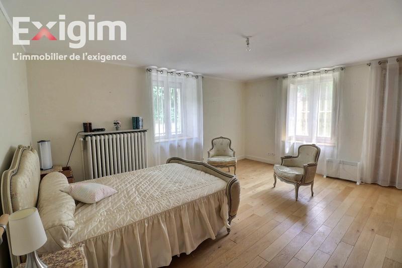 Maison - 330 m² - 9 pièces