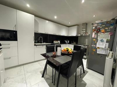 Maison - 87 m² - 6 pièces