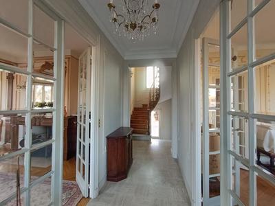 Maison - 299 m² - 10 pièces