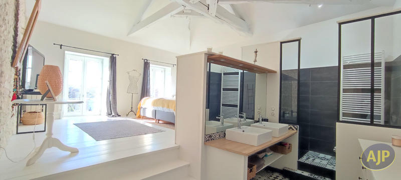 Maison - 281 m² - 9 pièces