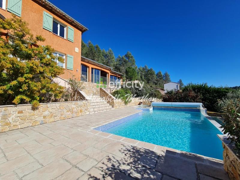 Villa - 197 m² - 6 pièces