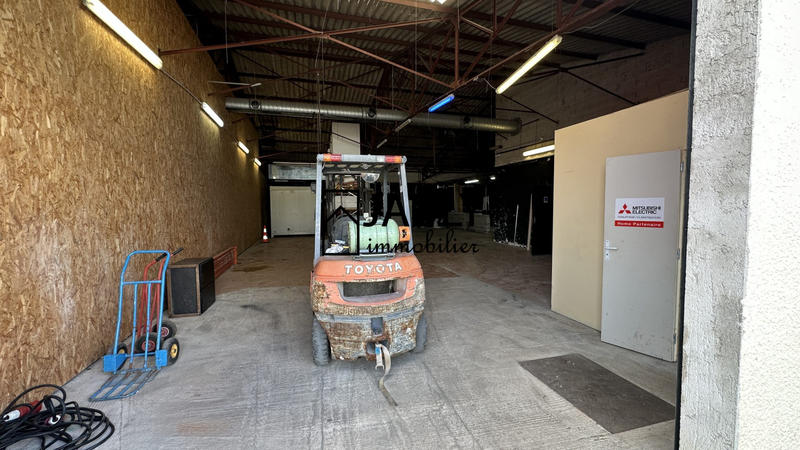 Local commercial - 679 m²