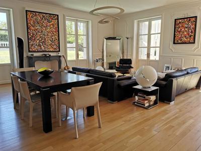 Maison de maîtres - 320 m² - 10 pièces