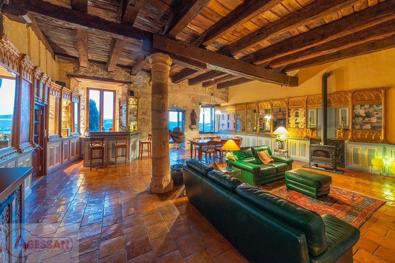 Maison - 460 m² - 11 pièces