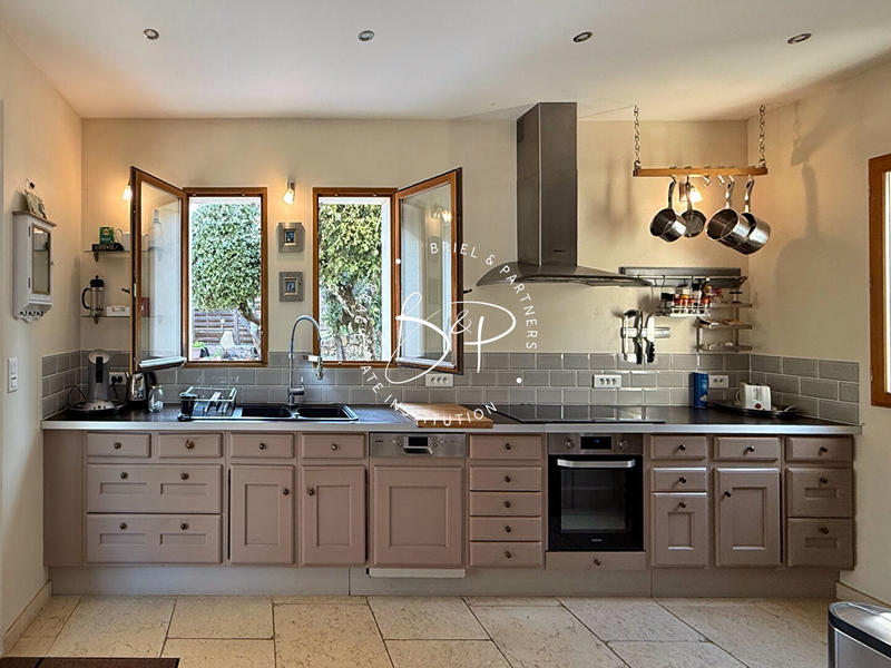 Maison - 209 m² - 8 pièces