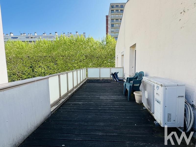 Bureau - 121 m² - 5 pièces