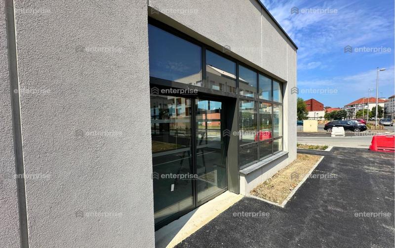 Local commercial - 242 m²