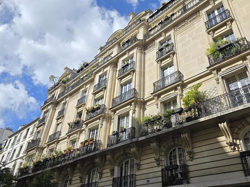 Local commercial - 353 m² - 10 pièces