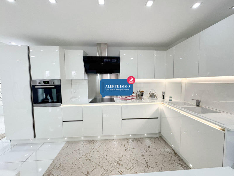 Maison - 165 m² - 6 pièces