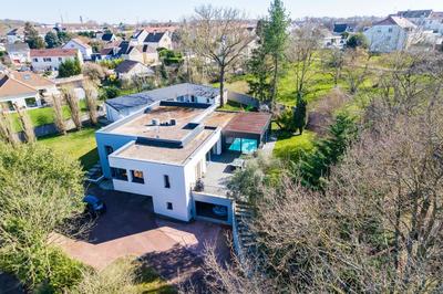 Villa - 328 m² - 8 pièces