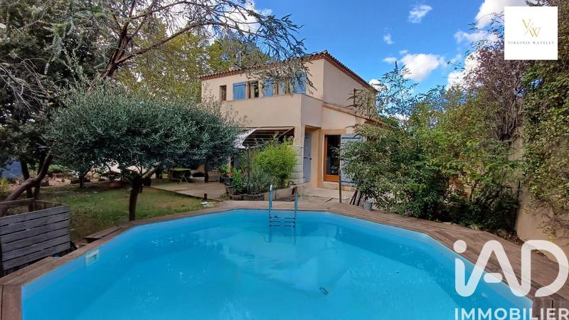 Maison - 220 m² - 12 pièces