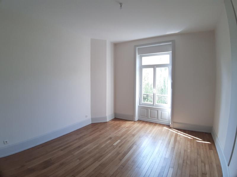 Appartement - 177 m² - 5 pièces