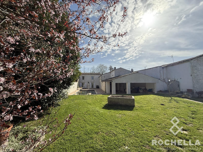 Maison ancienne - 265 m² - 8 pièces