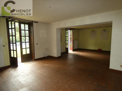 Propriété - 245 m² - 6 pièces