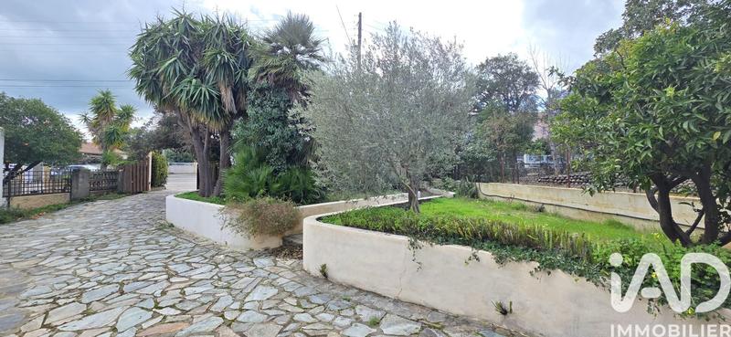 Maison - 204 m² - 9 pièces