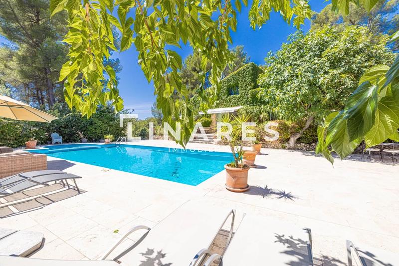 Maison - 340 m² - 8 pièces