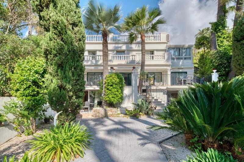 Villa - 221 m² - 7 pièces