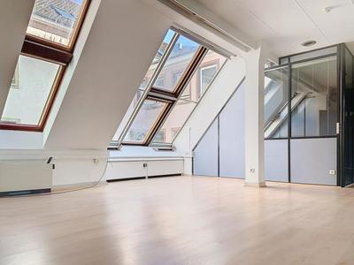 Local d'activité / Entrepôt - 133 m² - 6 pièces