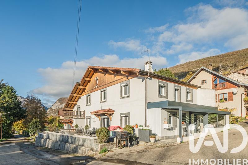 Maison - 234 m² - 5 pièces