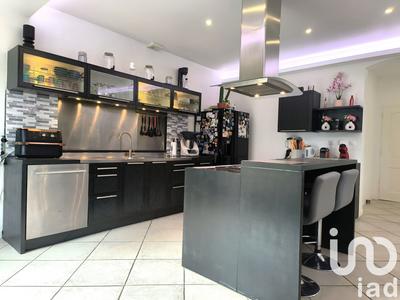 Maison - 235 m² - 8 pièces