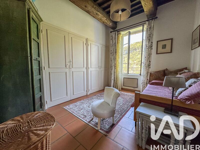 Maison - 360 m² - 12 pièces