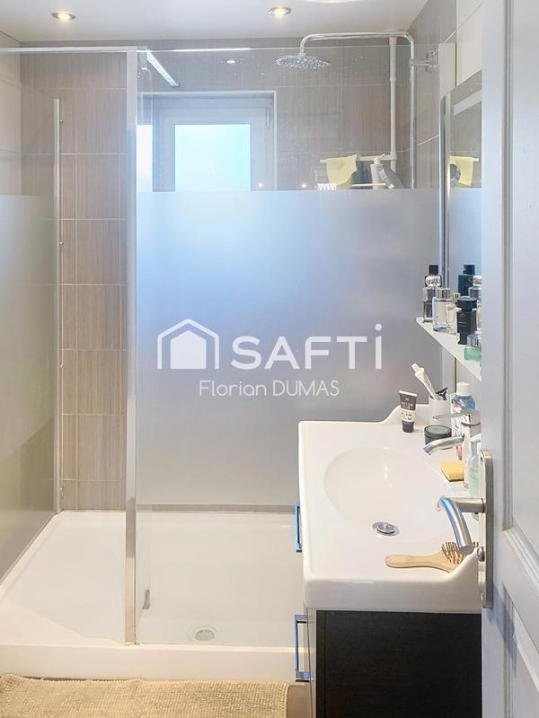 Maison - 180 m² - 8 pièces