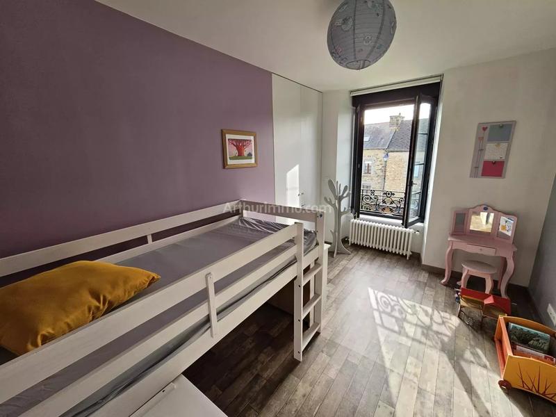 Maison - 225 m² - 9 pièces