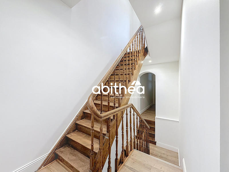 Maison - 205 m² - 9 pièces