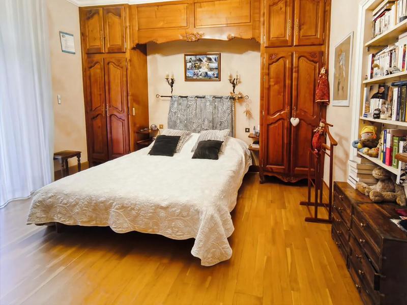 Maison - 237 m² - 10 pièces