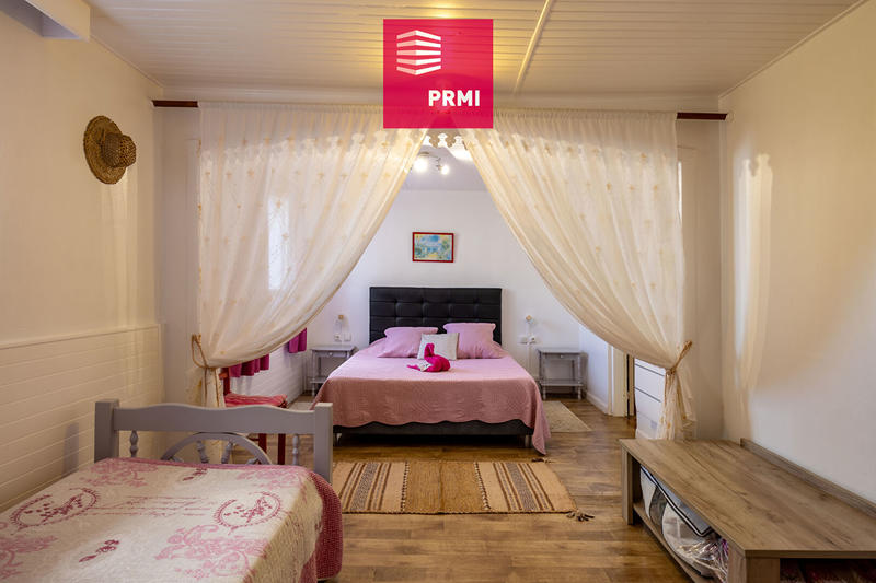 Maison - 300 m² - 8 pièces