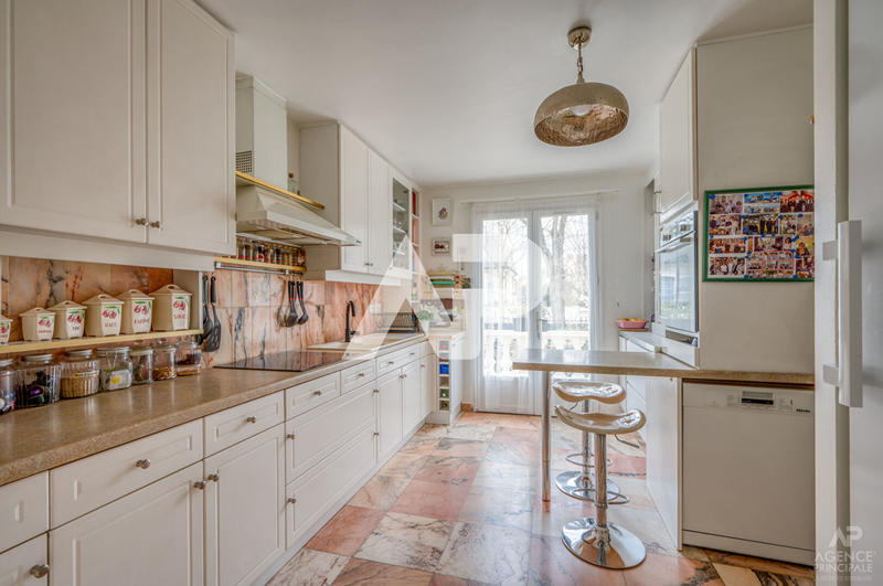 Maison - 152 m² - 8 pièces