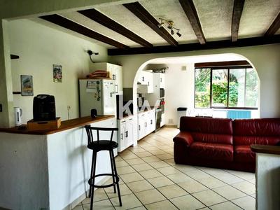 Maison - 221 m² - 7 pièces