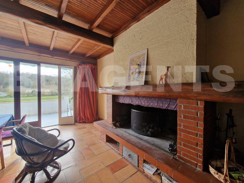 Maison - 280 m² - 8 pièces