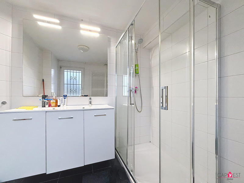 Maison - 220 m² - 8 pièces