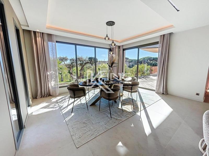 Villa - 242 m² - 7 pièces