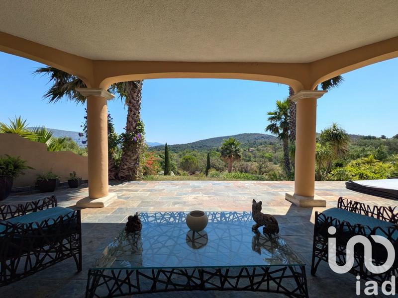 Maison - 460 m² - 12 pièces