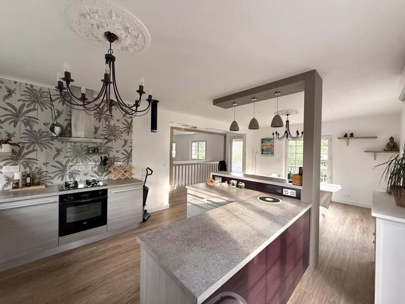 Maison - 181 m² - 8 pièces