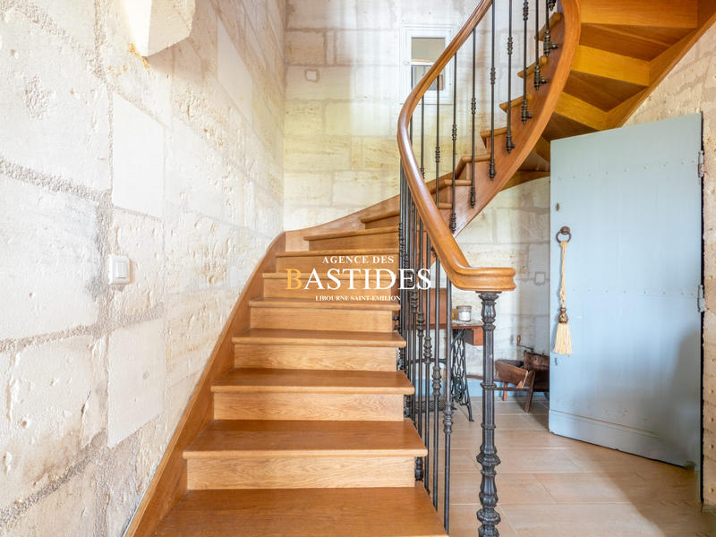 Maison - 310 m² - 8 pièces