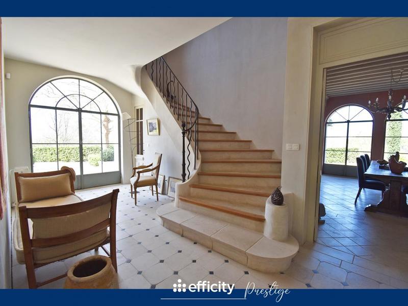 Propriété - 986 m² - 15 pièces