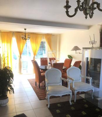 Maison traditionnelle - 93 m² - 6 pièces