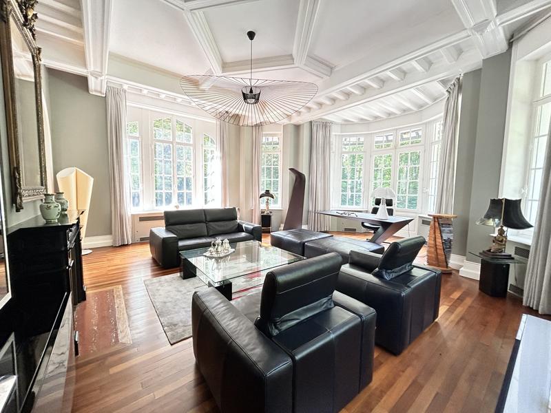 Maison - 297 m² - 8 pièces