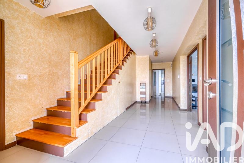 Maison - 220 m² - 6 pièces