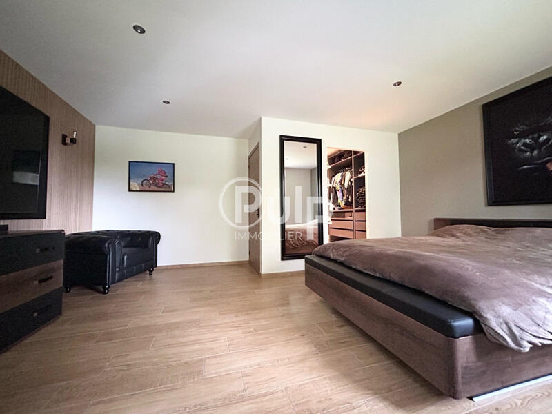 Propriété - 121 m² - 5 pièces