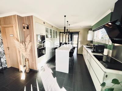 Maison - 166 m² - 9 pièces