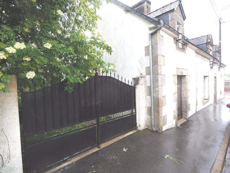 Maison - 248 m² - 8 pièces