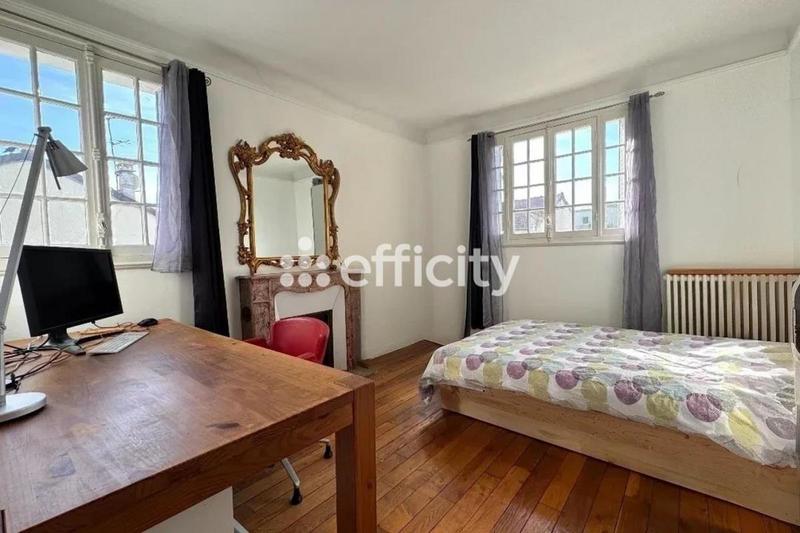 Demeure - 250 m² - 8 pièces