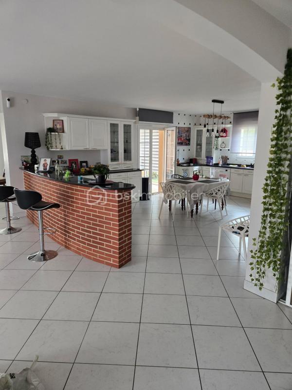 Demeure - 245 m² - 9 pièces